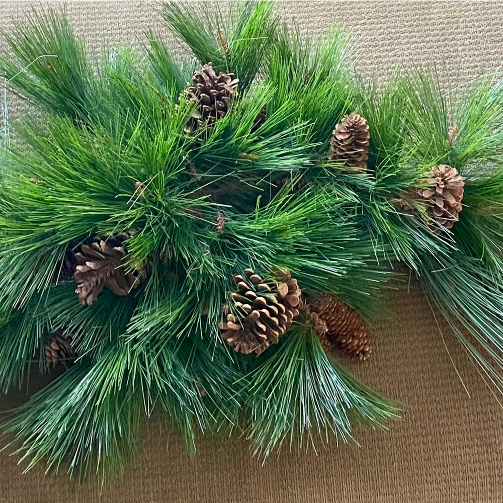 3 piece adjustable center piece, will fit long or short tables